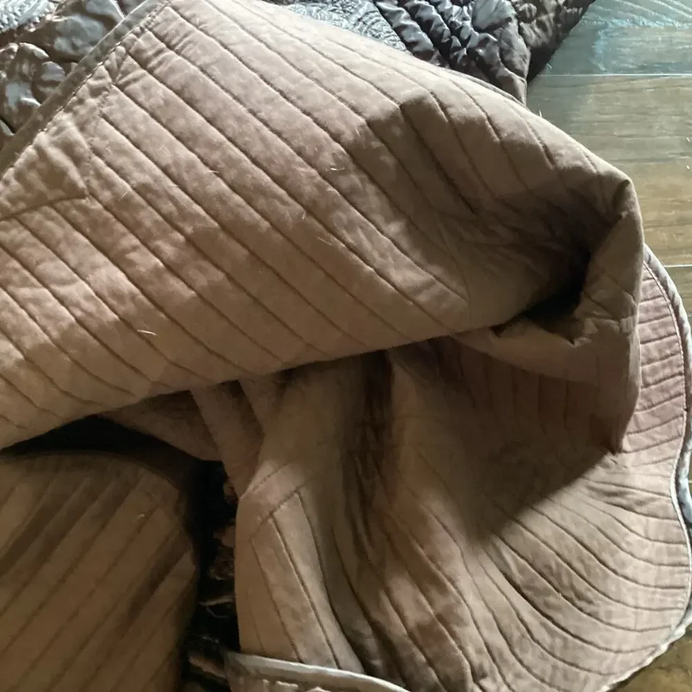 N/A quilted bed